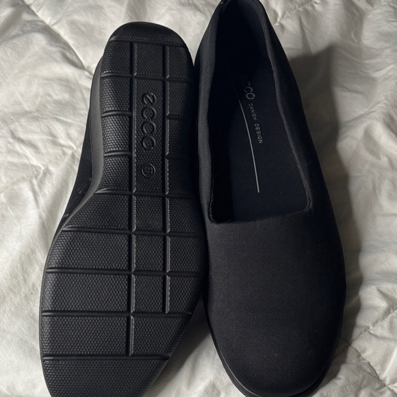 Ecco Women's Elegant Black Loafers - Picture 2 of 5